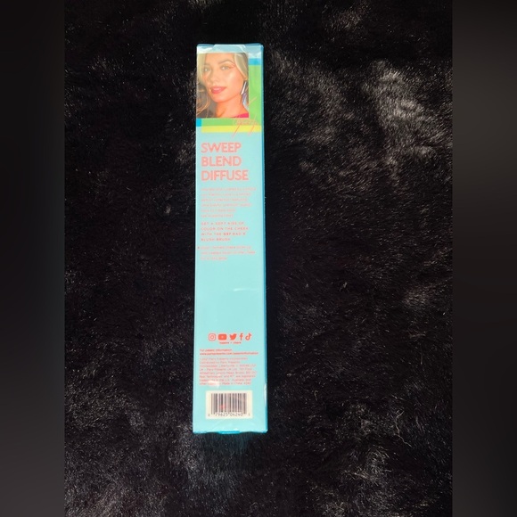 Real Techniques Electric Love Limited Edition Makeup Brush Blush & Complexion - Picture 5 of 7